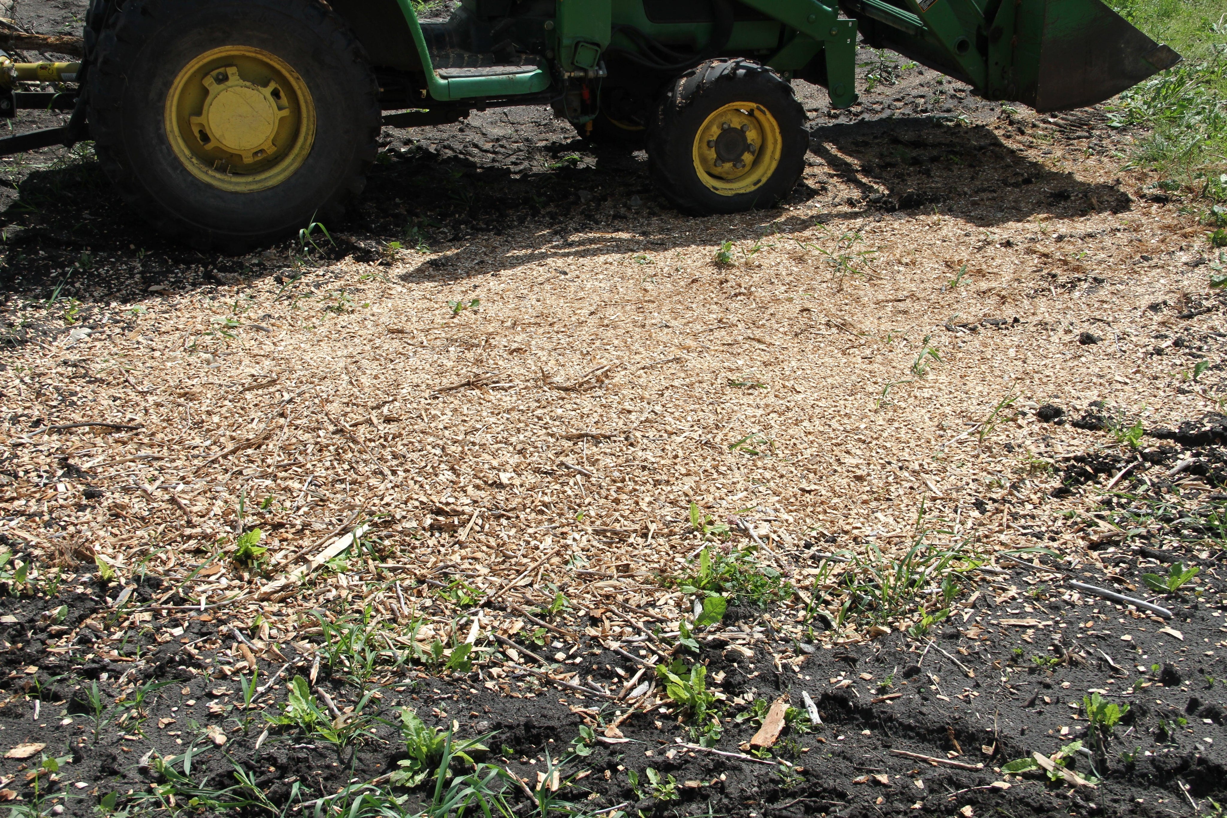 Quick Attach PTO Tractor Wood Chipper 920249 / 920250 | 5 & 9-Inch Capacity, 360° Discharge, CAT 1 Hitch - Log Bear Works