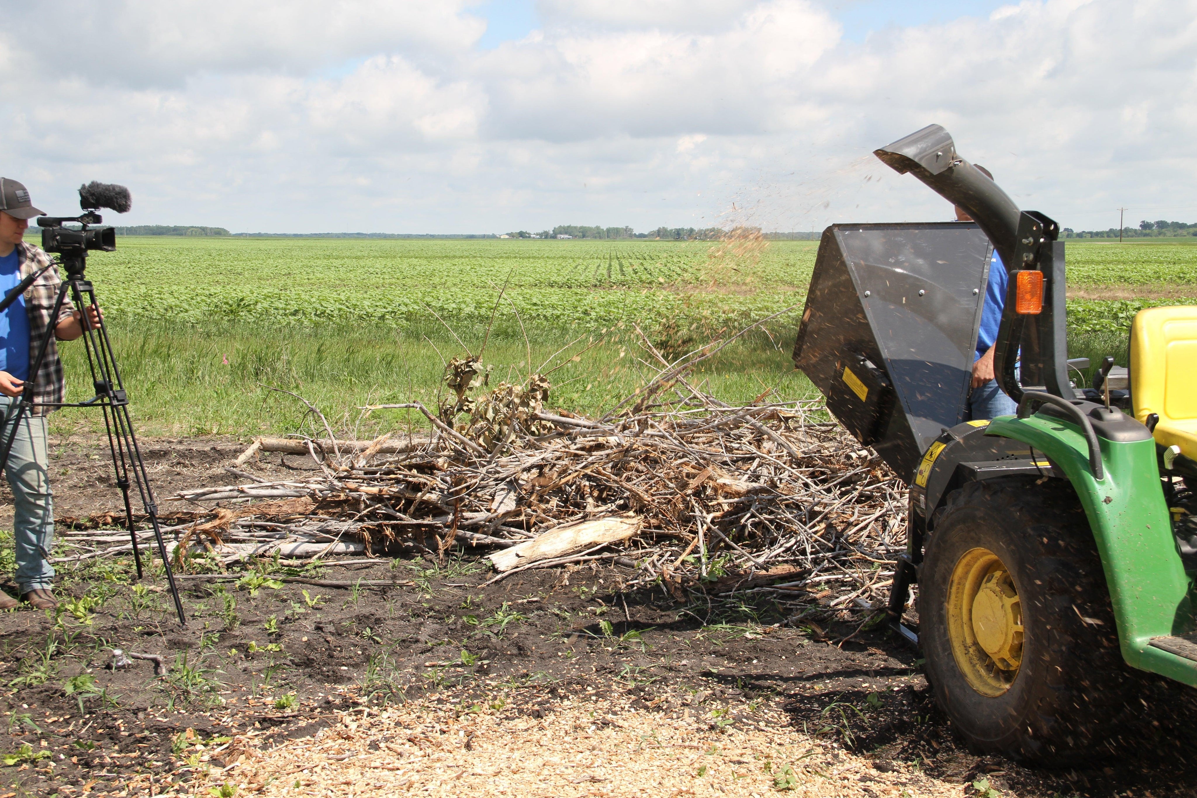 Quick Attach PTO Tractor Wood Chipper 920249 / 920250 | 5 & 9-Inch Capacity, 360° Discharge, CAT 1 Hitch - Log Bear Works