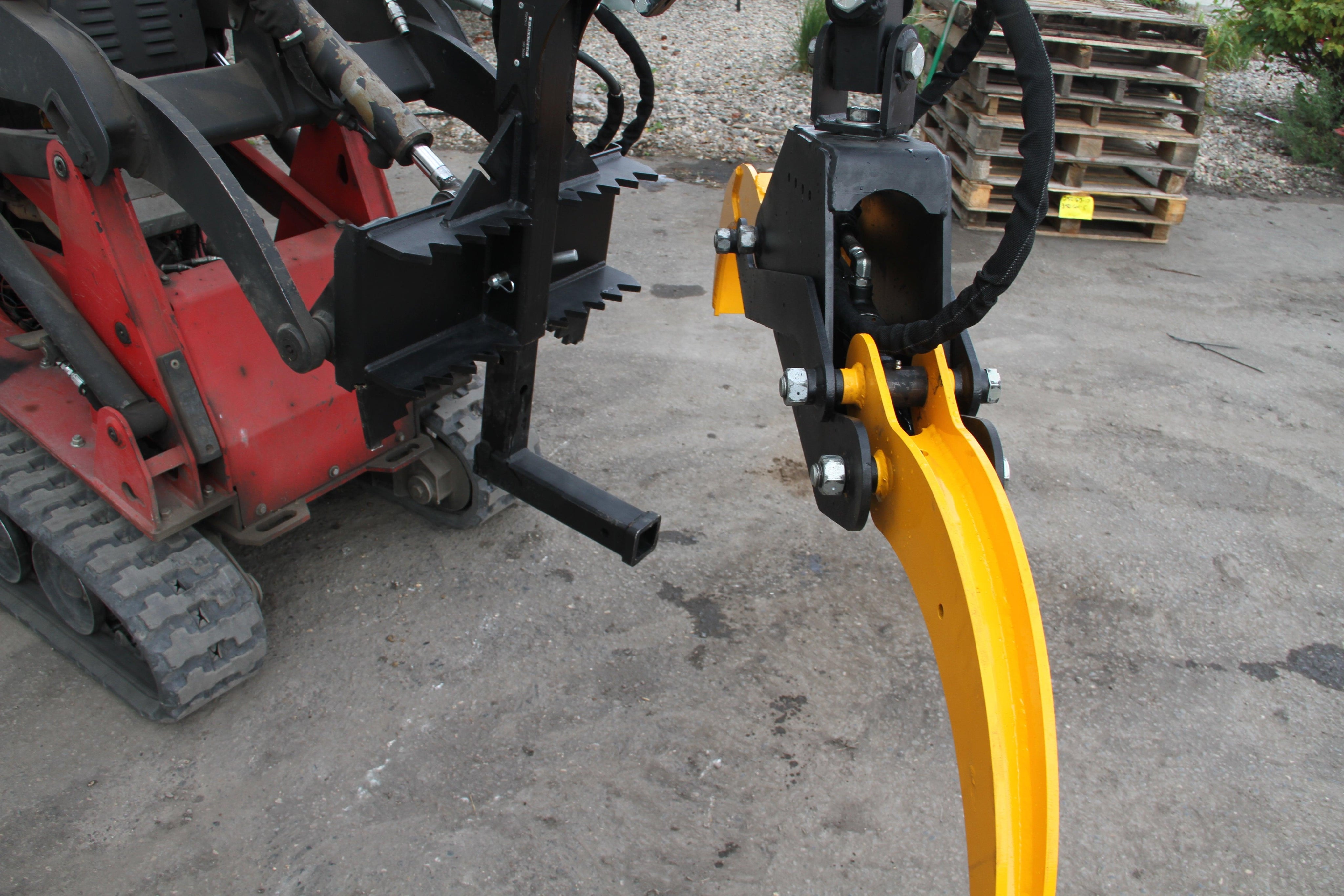 Quick Attach Versa Grab Mini 901920 / 901921 | Mini Skid Steer Multi-Purpose Grapple, 67-Inch Opening, 3,000 LB Capacity - Log Bear Works