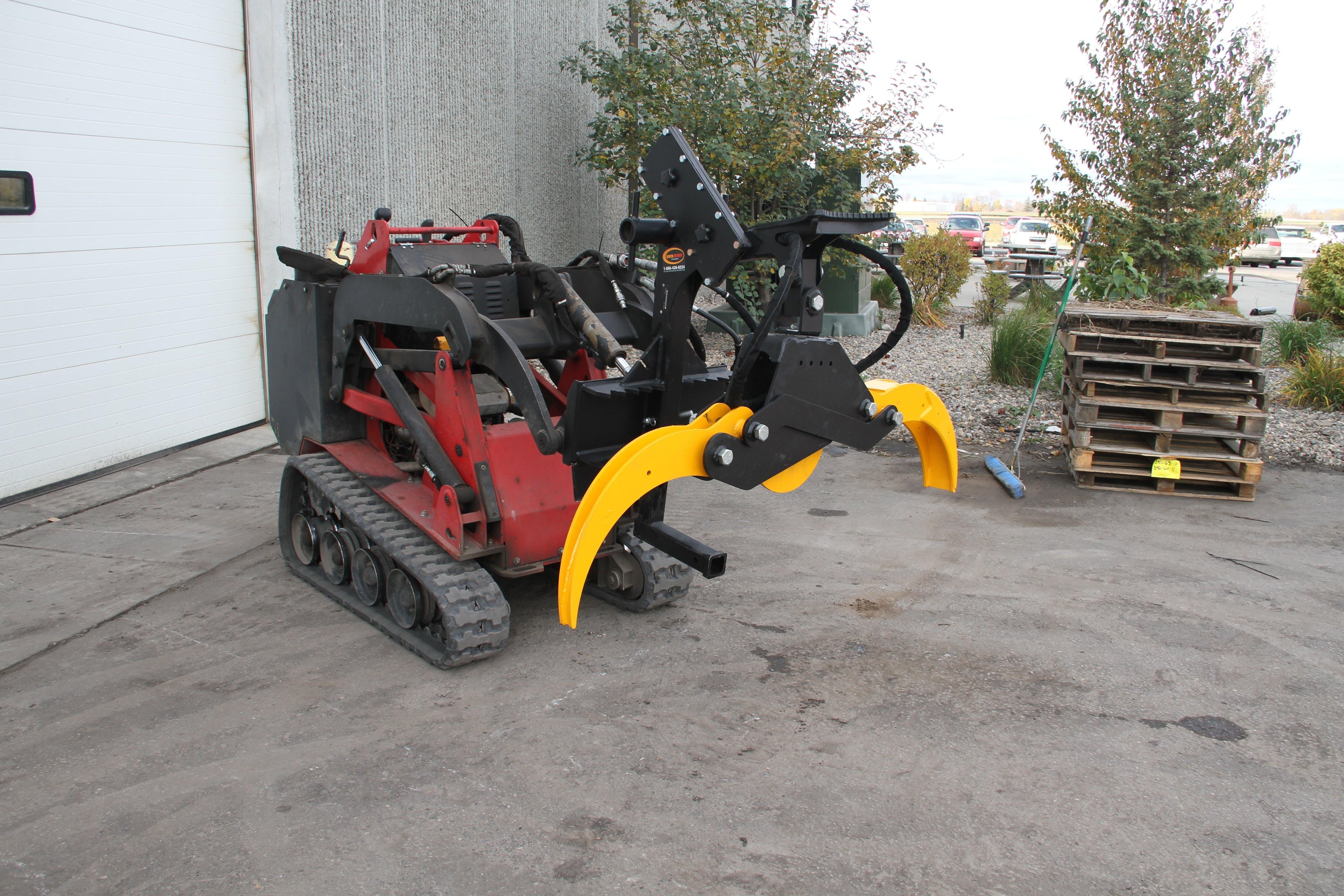 Quick Attach Versa Grab Mini 901920 / 901921 | Mini Skid Steer Multi-Purpose Grapple, 67-Inch Opening, 3,000 LB Capacity - Log Bear Works