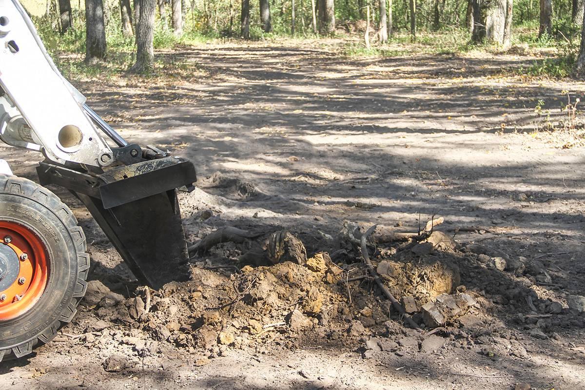 Quick Attach Mighty Dig Stump Bucket 900559 | Skid Steer Stump & Rock Removal Attachment - Log Bear Works